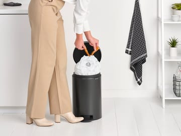 New Icon pedalbøtte 12 liter - Confident grey - Brabantia