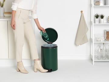 New Icon pedalbøtte 20 liter - Pine green - Brabantia