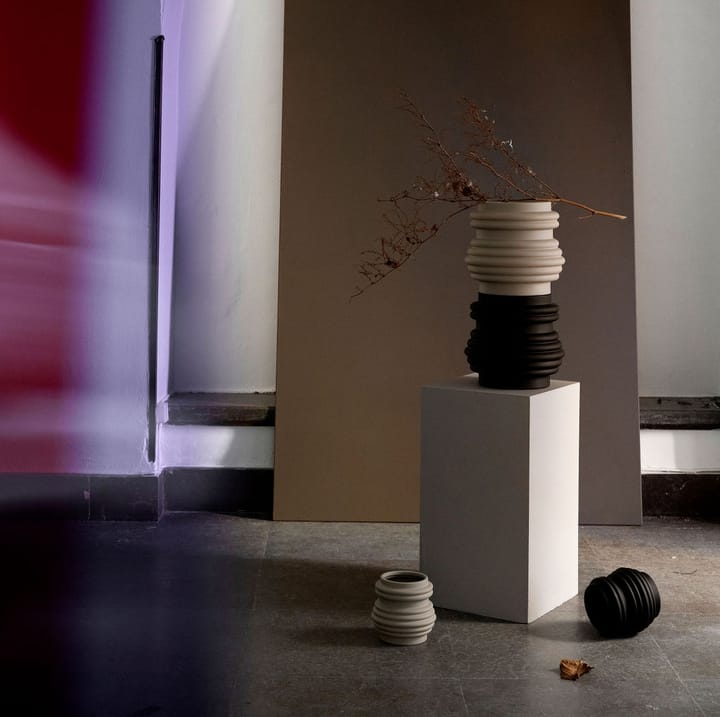 Mila vase 15 cm, Svart Byon