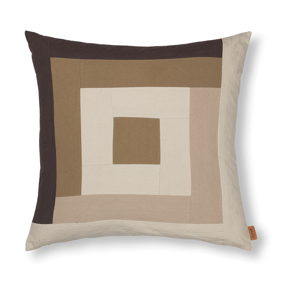 ferm LIVING Border patchwork putetrekk 50×50 cm Coffee-dark sand