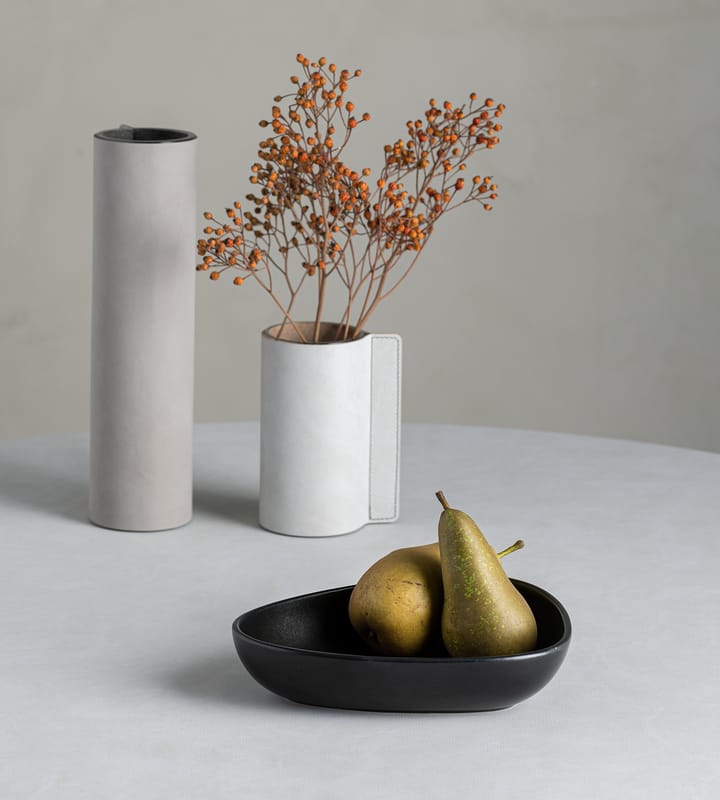 Curve Stoneware dyp tallerken 19x22 cm, Black LIND DNA