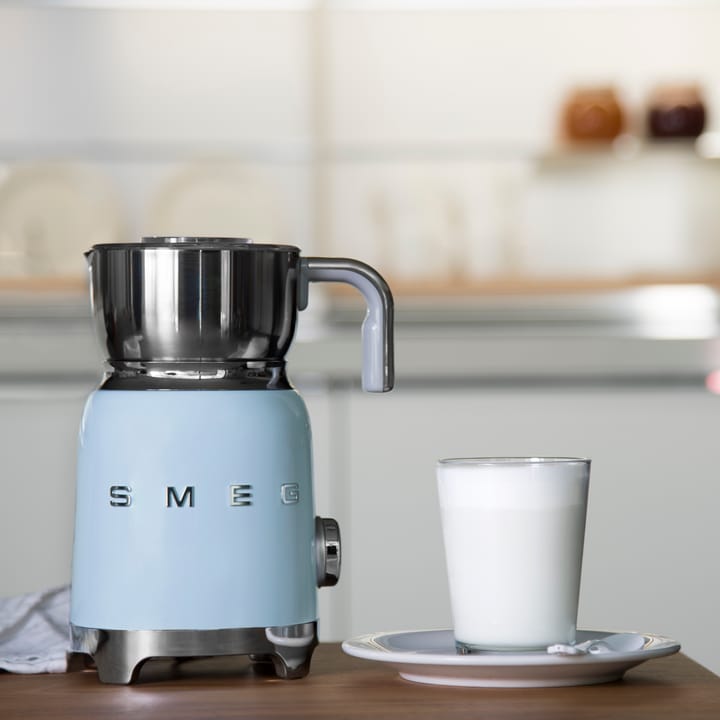 Smeg 50's Style melkeskummer 60 cl, Pastellblå Smeg