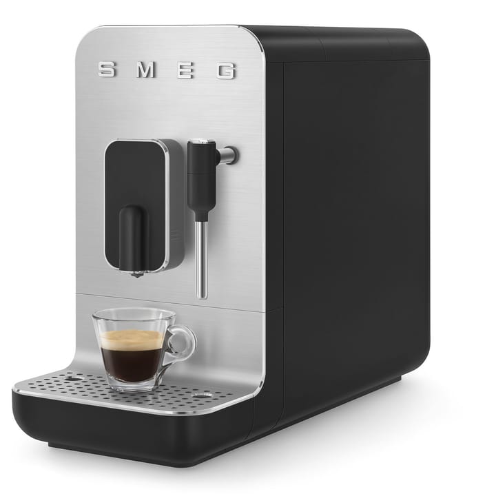 Smeg helautomatisk kaffemaskin med melkeskummer, Svart Smeg